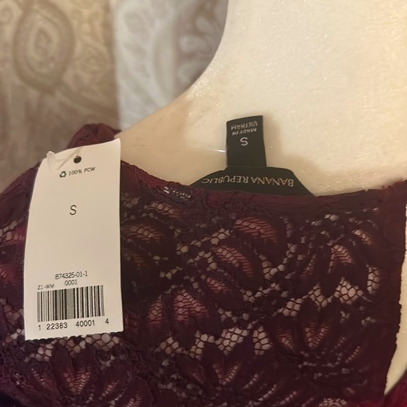 NWT Bananna Republic ombré lace sleeve top/blouse. Burgundy/pink size Small - Picture 4 of 6